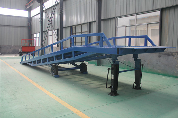 移動登車橋  移動登車橋