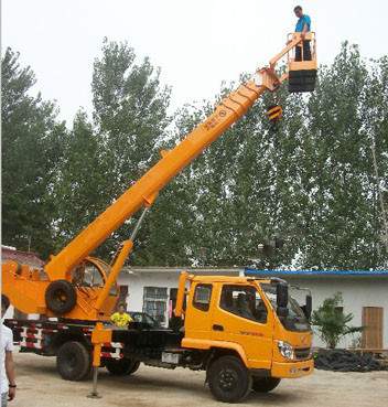 自行高空作業(yè)平臺車  自行高空作業(yè)平臺車