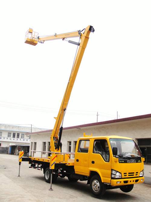 自行高空作業(yè)平臺車  自行高空作業(yè)平臺車